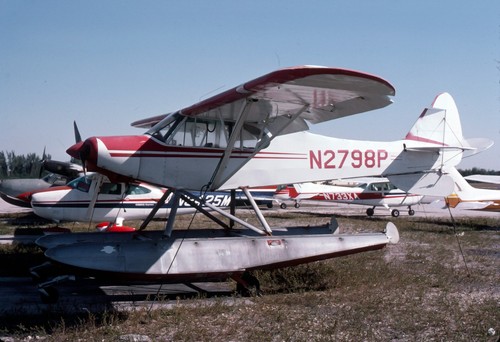 Piper cub n2798p at - (floats),,