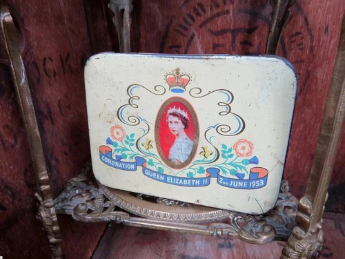 Queen elizabeth coronation tin - elizabeth,
