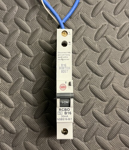 Wylex amp curve - amp, b