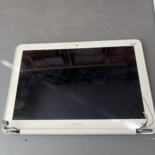 Apple macbook white a1342 - apple,