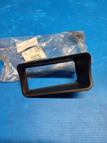 Right front fog light housing - front,