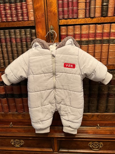 Pale grey baby - pale, lined