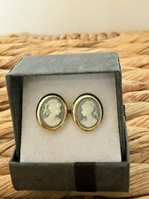 Vintage Gold Tone Cameo