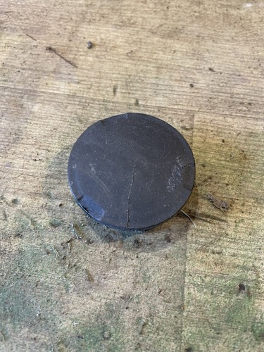 Front wheel center cap - center,