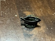 VINTAGE SMALL CHRISTIAN FISH OUTLINE PIN BADGE COLLECTABLE LAPEL PIN SILVER TONE