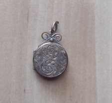 VINTAGE GOLD-COLOURED LOCKET