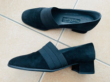 STUART WEITZMAN RUSSELL &