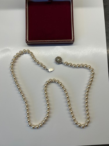 Simulated pearl necklace