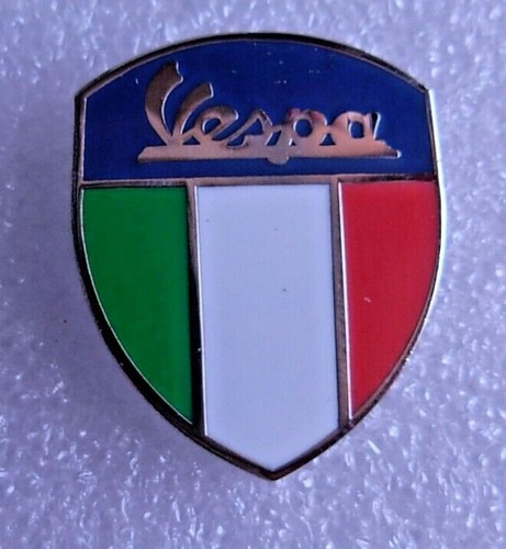 Vespa pin badge italian - badge.,