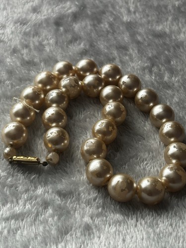 Vintage white faux pearl - white,