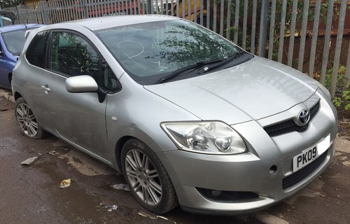 Toyota auris petrol - 1.6,