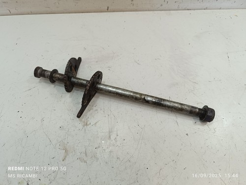 Rear pin axle yamaha 125 - rear, dt