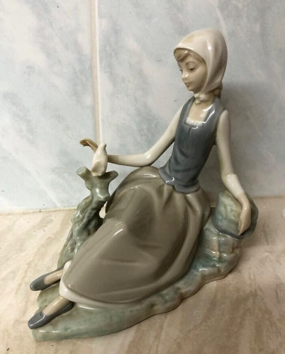 Beautiful vintage lladro girl - beautiful,