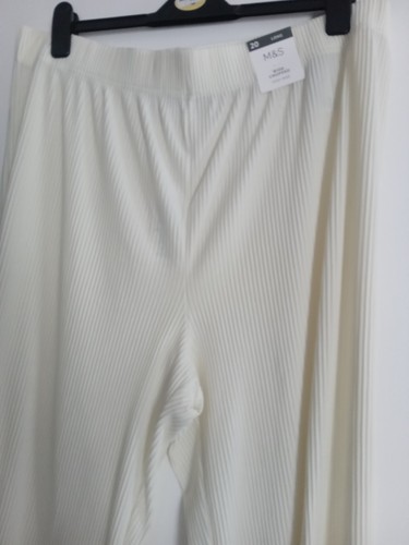 Bnwt ladies long s - bnwt, 22