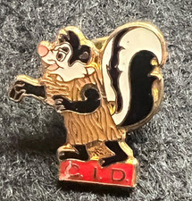 C.I.D. SKUNK IN A TREE TRUNK (?!) POLICE PIN BADGE