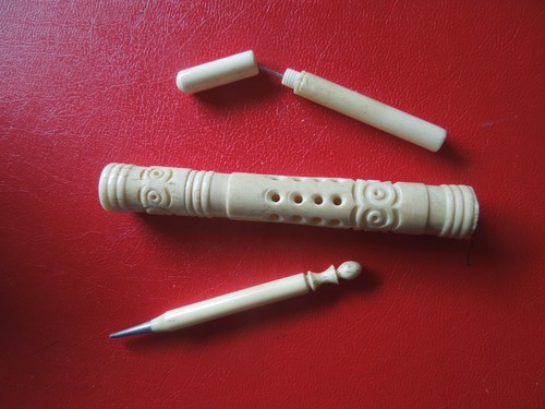 J7861 antique cow bone - cow,
