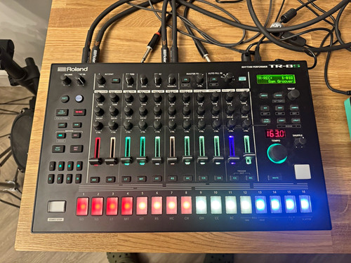 Roland rhythm performer - roland, tr-8s