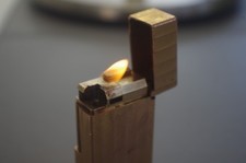 VINTAGE LIGHTER  GOLD PLATED  NAMED VINCI  MADE IN FRANCE.