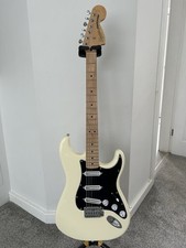 Squier Stratocaster (Dimarzio Pickups)