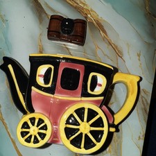 Rare “Coach and Pour” Teapot by Bob Hersey – London-Ceylon Stagecoach Design