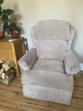 Petite Electronic Recliner