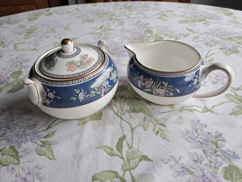 Wedgwood blue siam - wedgwood, milk