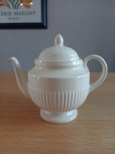 Wedgewood queens ware teapot - wedgewood,