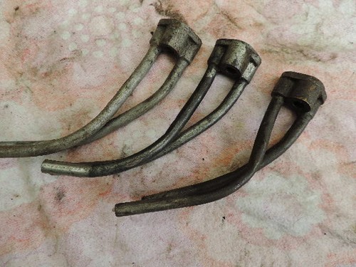 Triumph oil pipe cover - 6.1,