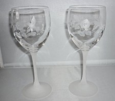 2 PRETTY VINTAGE RETRO AVON HUMMING BIRD STEM WINE GLASS GLASSES