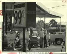 1979 Press Photo Customers