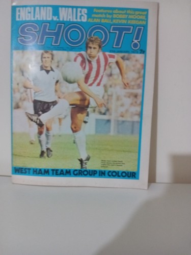 1973 shoot football magazines - shoot,