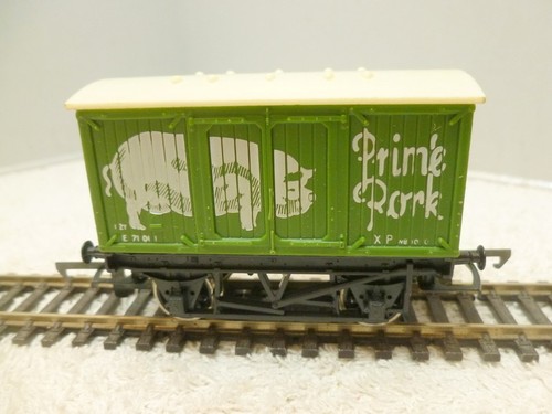 Hornby r216 closed - hornby, van