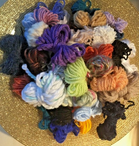 100g small wool oddments - 100g,