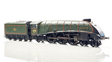 HORNBY 00 GAUGE - BR GREEN 4-6-2 CLASS A4 GOLDEN PLOVER 60031 QUEEN OF SCOTS UB