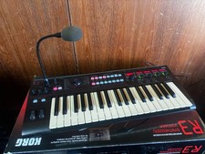 Korg R3 SYNTHESIZER/VOCODER