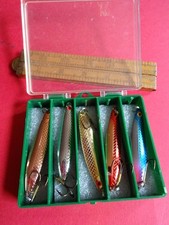 A BOXED SET OF SHAKESPEARE (UNNAMED) SLENDER BENDER 18GM SALMON FISHING LURES