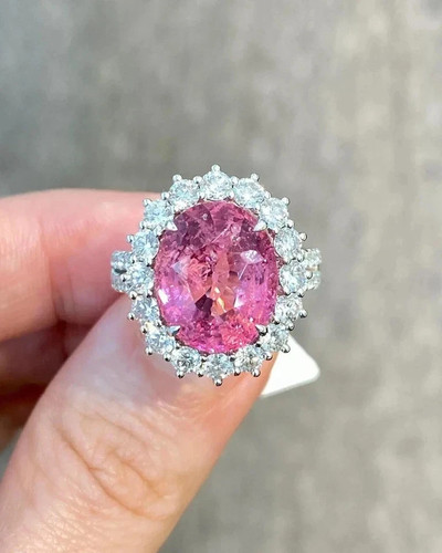 Oval cut natural pink - cut,