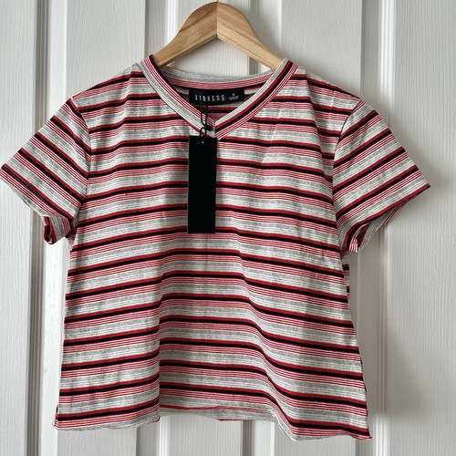 Lioness striped neck cropped - lioness, v-neck