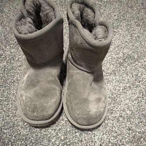 Ugg bailey bow - grey, suede