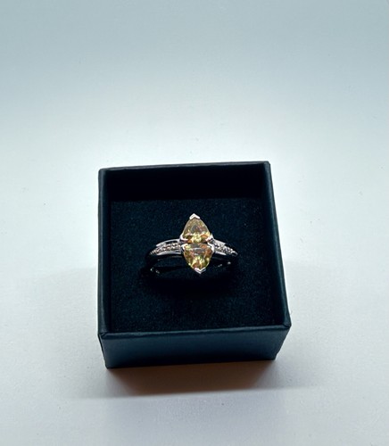 White gold sphene diamond - white,