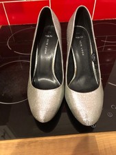 BNWT- WOMENS FAB SILVER GLITZY