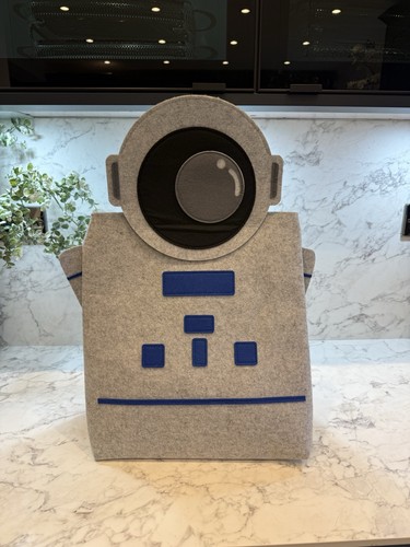 Next grey felt - next, astronaut