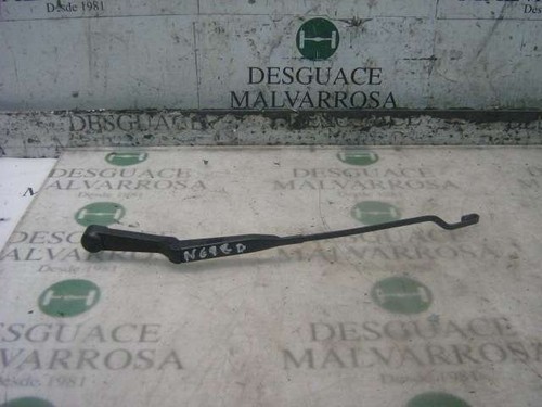Front right windshield wiper - front,