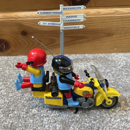 Playmobil television news - news, crew