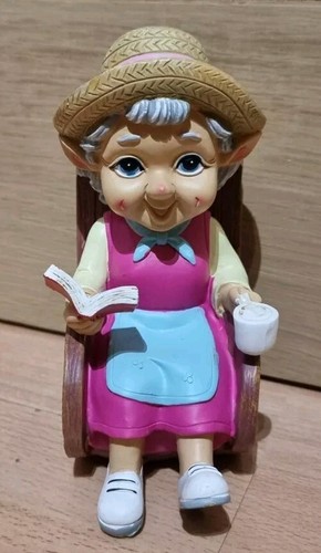 Mini grandma rocking chair - in,