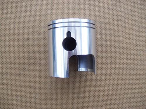 Genuine suzuki t500 piston h - genuine, l/h