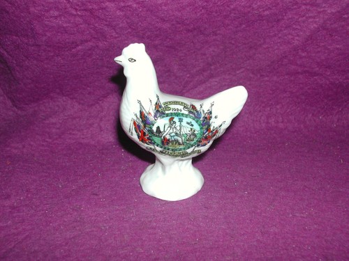 Wembley crested china hen - crested,