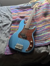 Fender / Squier Precision / Jazz hybrid bass