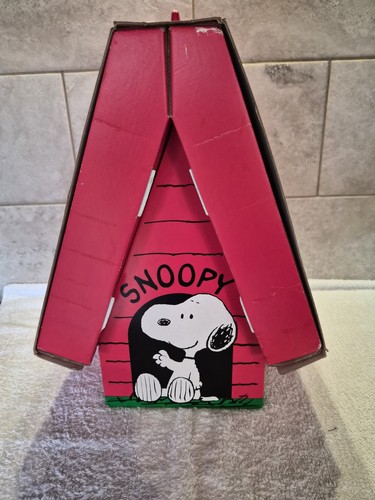 Mcdonald snoopy around the - mcdonald's,,