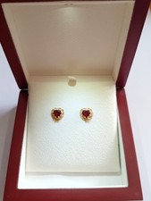 9ct gold Vintage Garnet Stud earrings : Butterfly Backs : Beautiful Condition. 